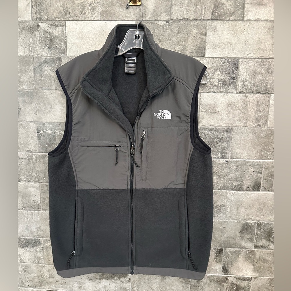 The North Face Men’s Vest Full Zip Size Medium Black and Gray